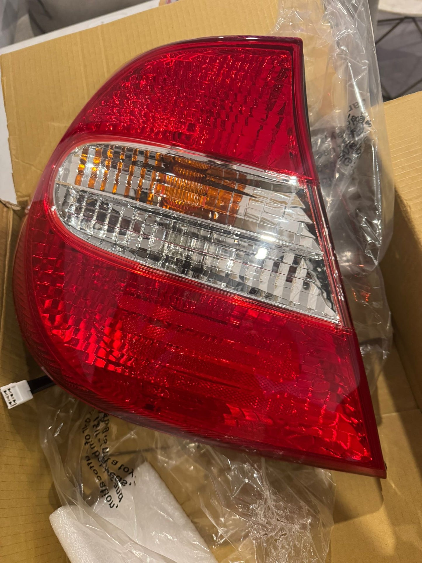 Open Box Dependable Direct Driver Side (LH) Tail Light Lamp for 2002-2004 Toyota Camry