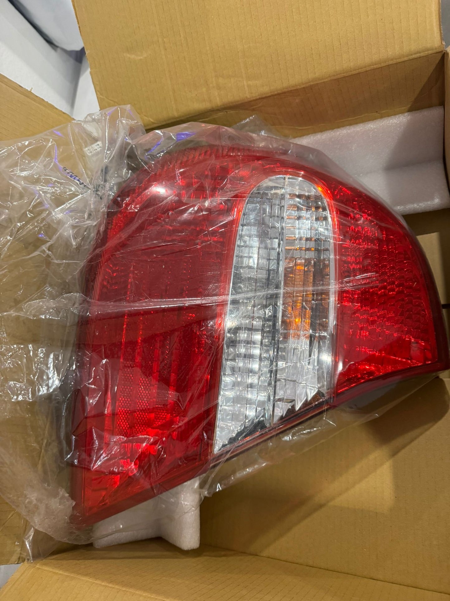 Open Box Dependable Direct Driver Side (LH) Tail Light Lamp for 2002-2004 Toyota Camry